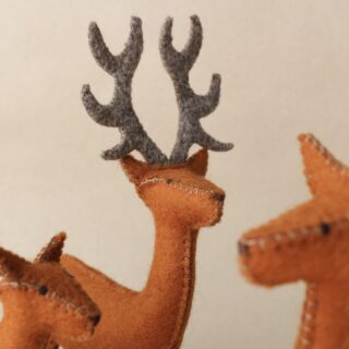 Figurine en feutrine de laine "bio" famille cerf biche et faon