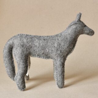 Figurine loup gris en feutrine de laine