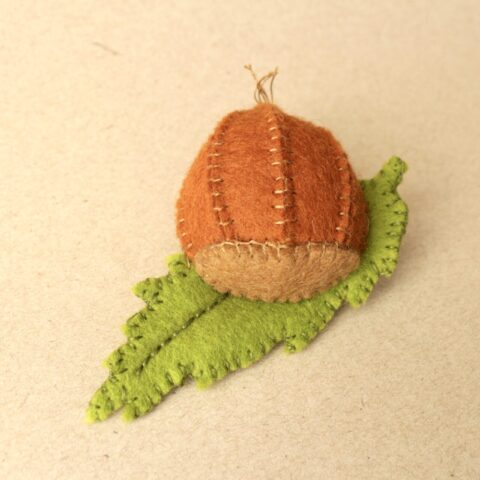 Chestnut brooch spring In wool felt handmade in Corsica