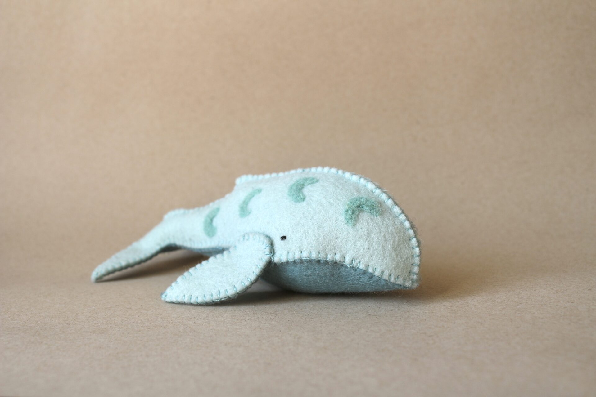 Natural baby wool whale toy