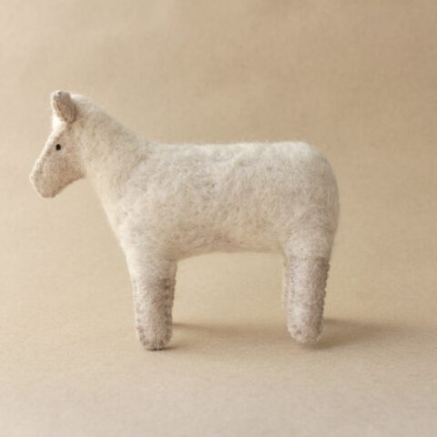 Jouet mouton en feutrine de laine pure laine vierge mérinos