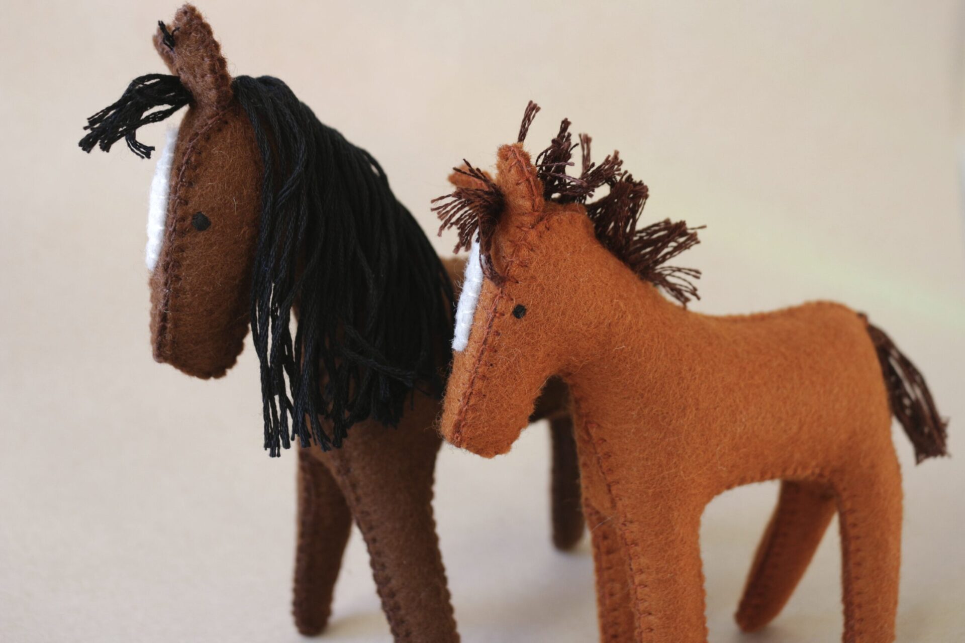 Horse and foal in natural wool felt