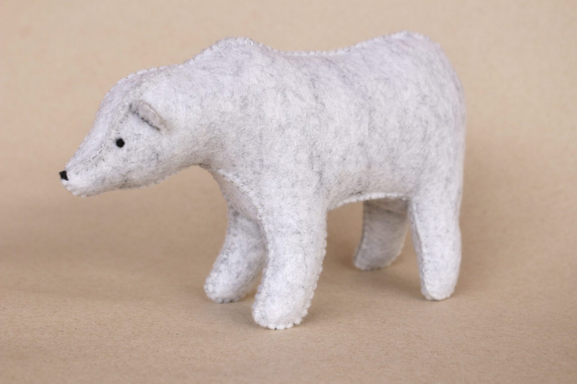 Jouet ours polaire en feutrine de laine