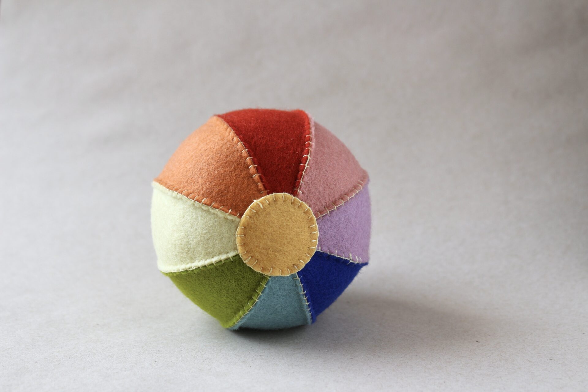 Multicoloured felt balloon