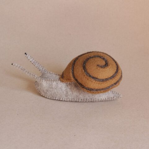 Natural snail plush 100%