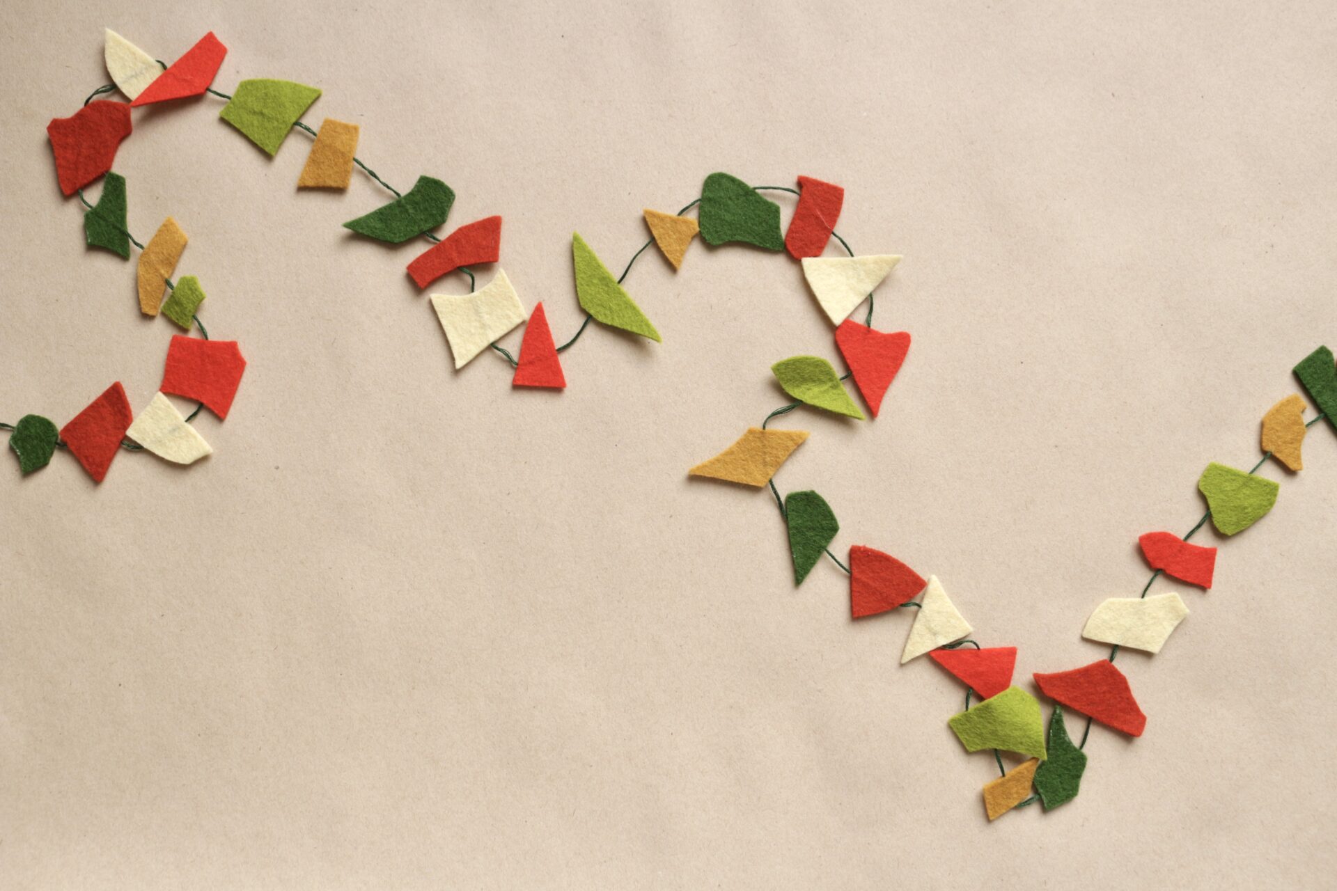 Felt Christmas garland ~ small shapes 6